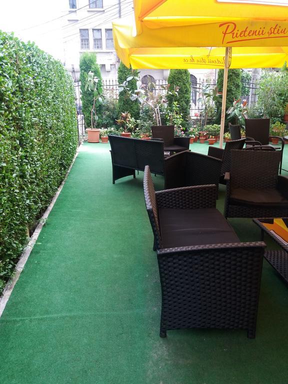 Casa Ariana Hotel Curtea De Arges Bagian luar foto