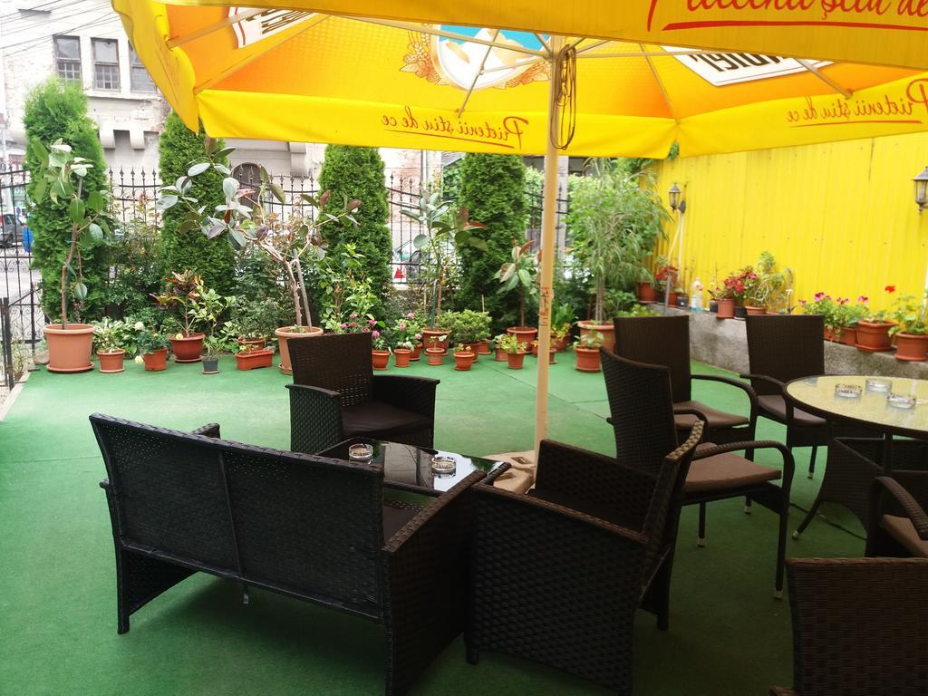 Casa Ariana Hotel Curtea De Arges Bagian luar foto