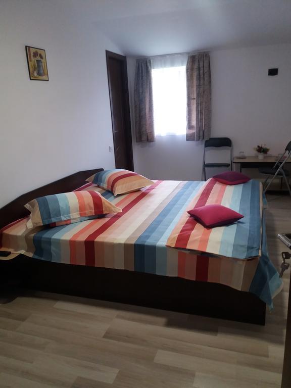 Casa Ariana Hotel Curtea De Arges Bagian luar foto