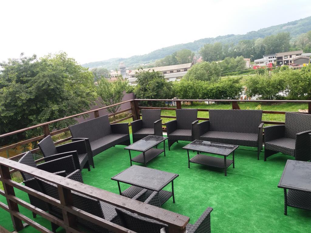 Casa Ariana Hotel Curtea De Arges Bagian luar foto