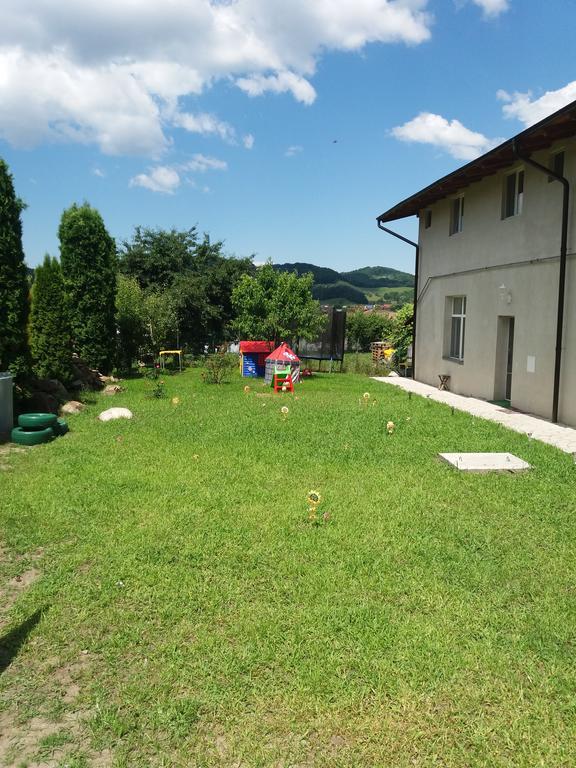 Casa Ariana Hotel Curtea De Arges Bagian luar foto