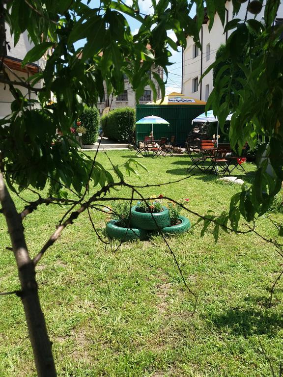 Casa Ariana Hotel Curtea De Arges Bagian luar foto