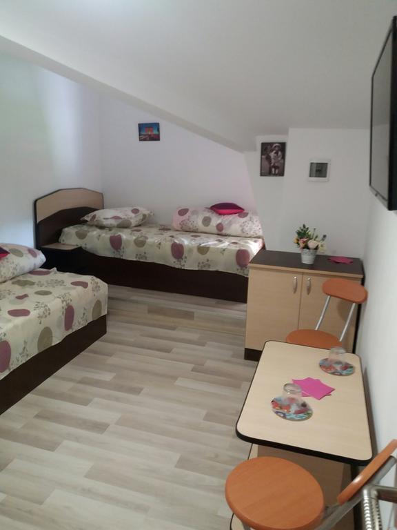 Casa Ariana Hotel Curtea De Arges Bagian luar foto