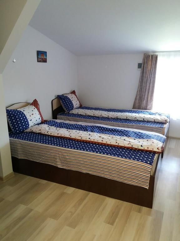 Casa Ariana Hotel Curtea De Arges Bagian luar foto