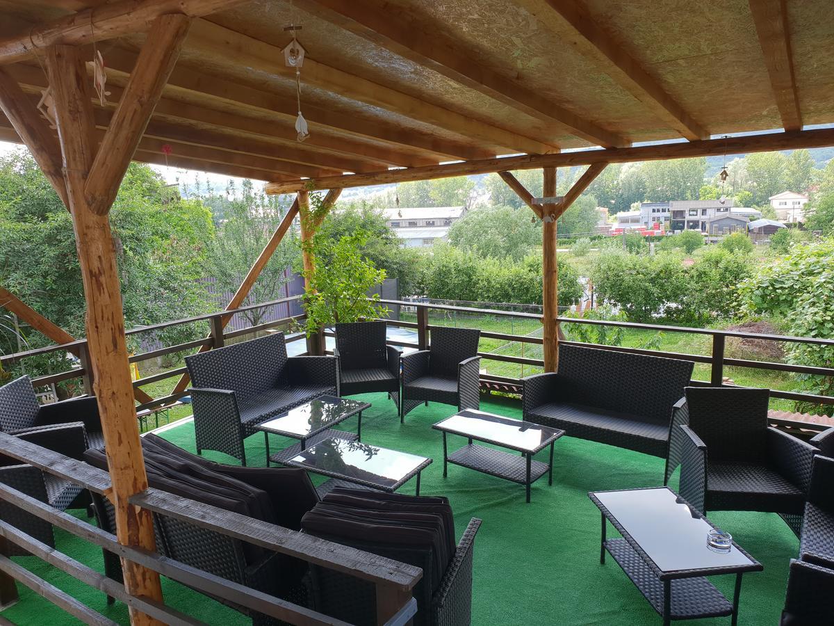 Casa Ariana Hotel Curtea De Arges Bagian luar foto
