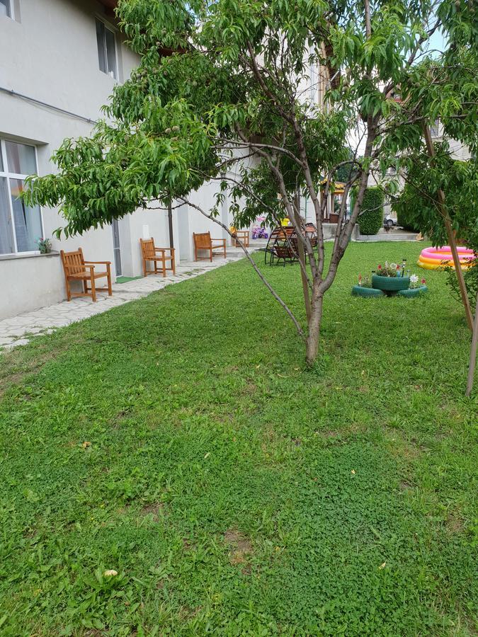 Casa Ariana Hotel Curtea De Arges Bagian luar foto