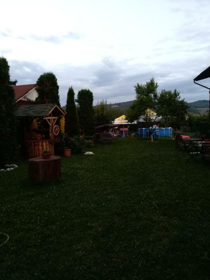 Casa Ariana Hotel Curtea De Arges Bagian luar foto